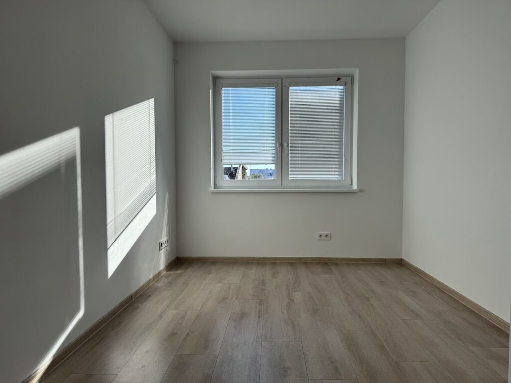 Dom na predaj – 3-izbový rodinný dom na Vrabčej ulici v Senci 5 dom na predaj 3 izbový tehelňa